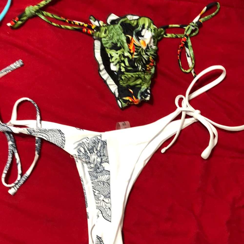 Thong bikini bottoms
